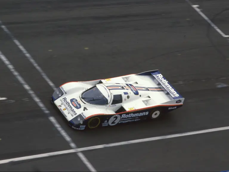 The 962 hurtles along the start-finish line at the 1986 24 Hours of Le Mans.