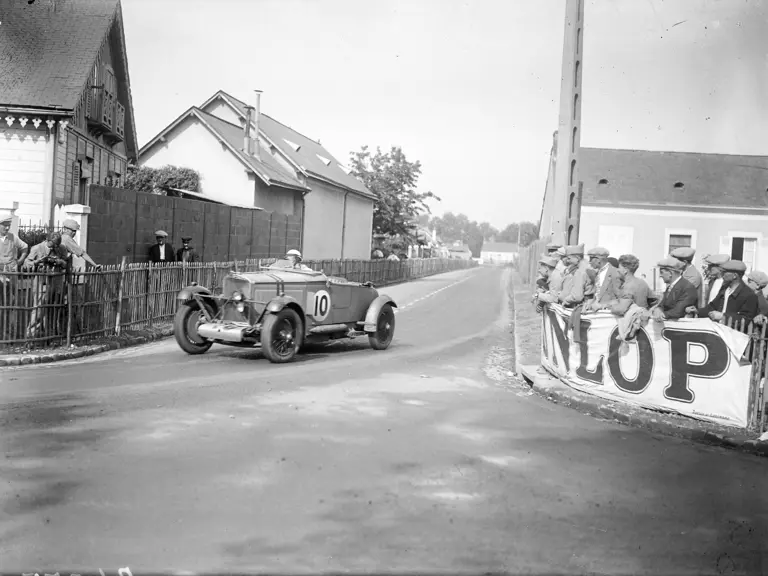 This Works Talbot AV105 flies through Maison Blanche during the 1931 24 Hours of Le Mans.