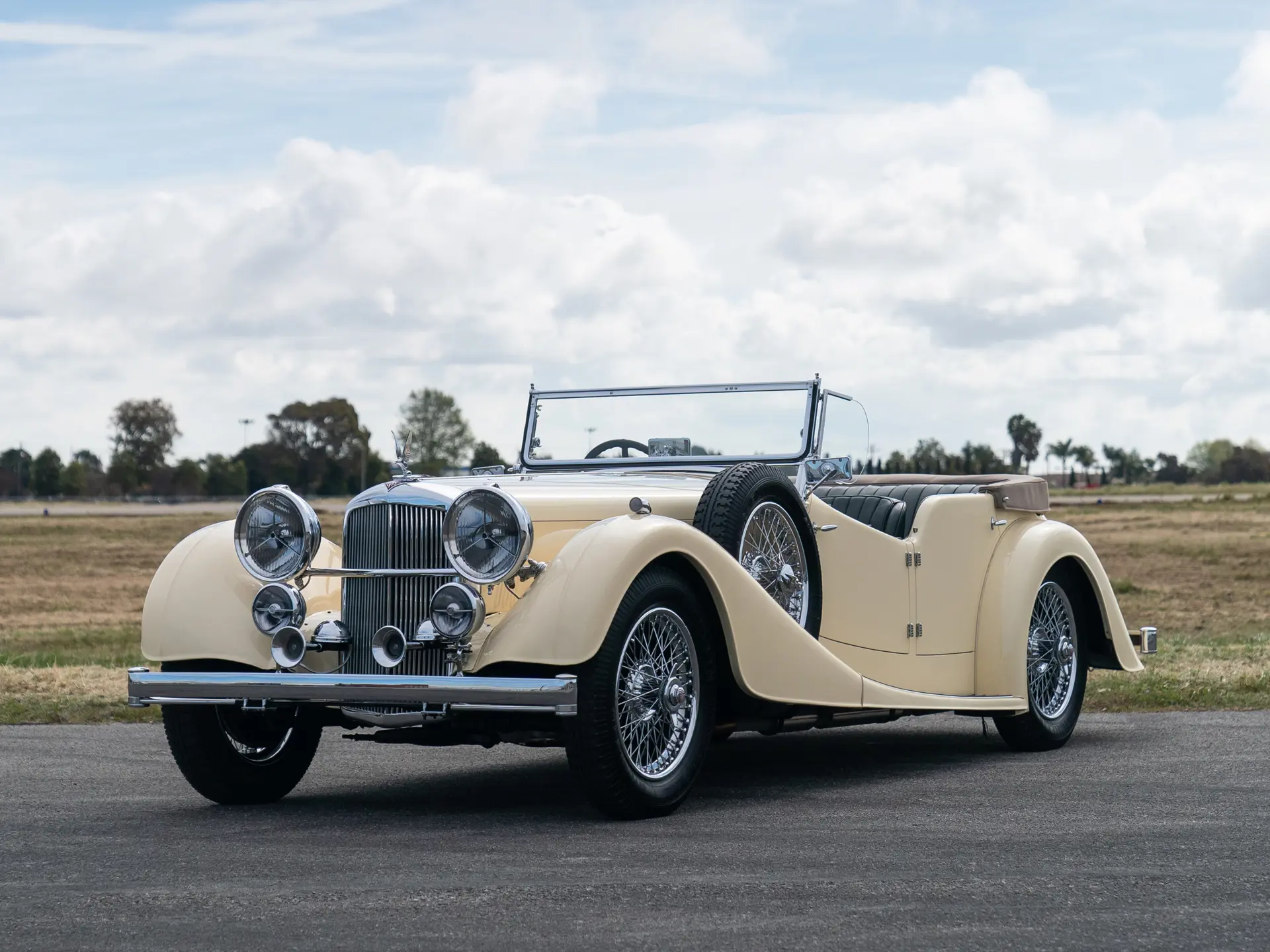ALVIS アルヴィスウッド ステアリング　35Φ made in italy ALVIS アルヴィスウッド ステアリング35Φ made in italy