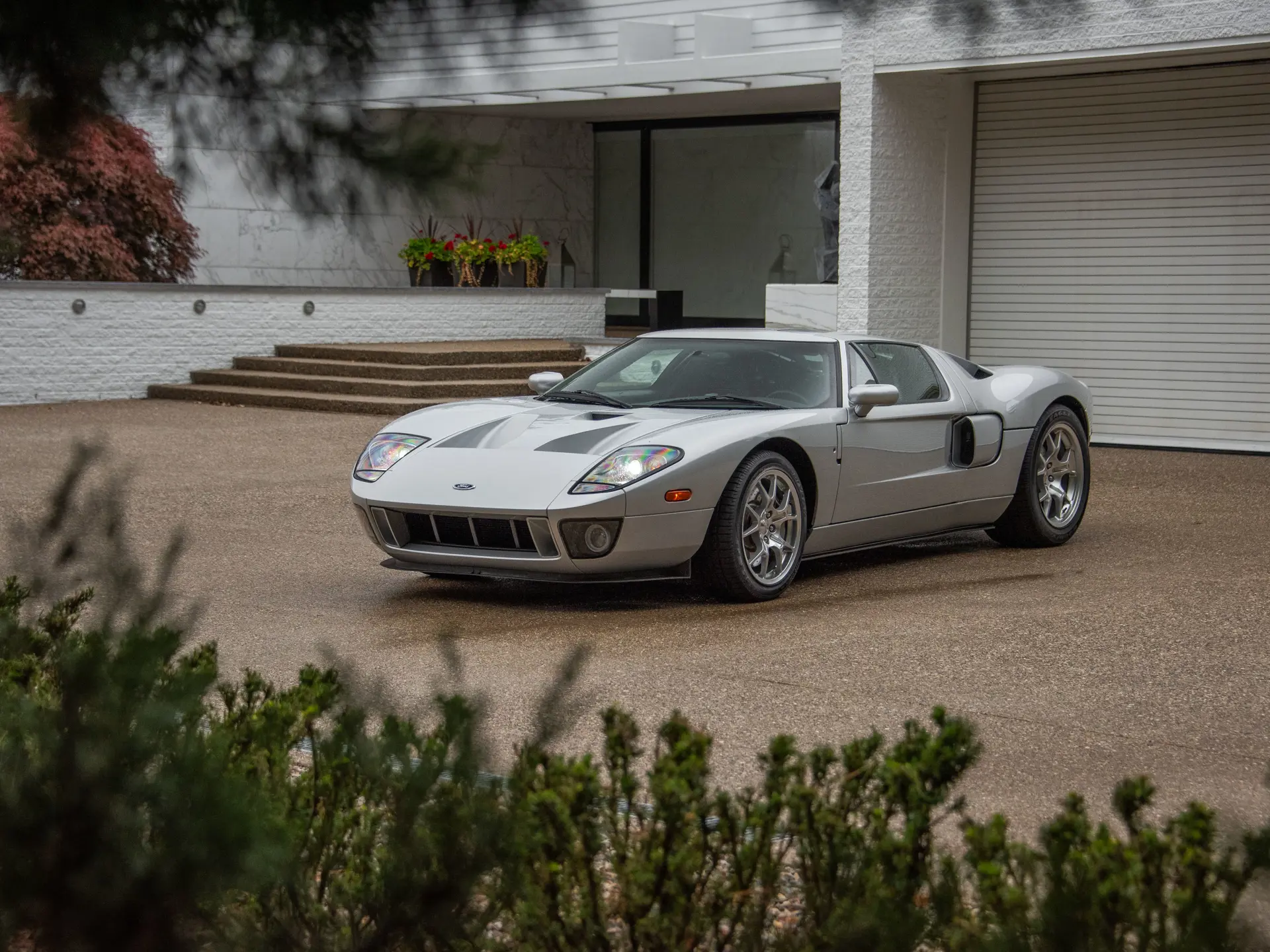 商品画像：Amazon.com: Jada 2005 Ford GT Silver with Orange Stripe 4