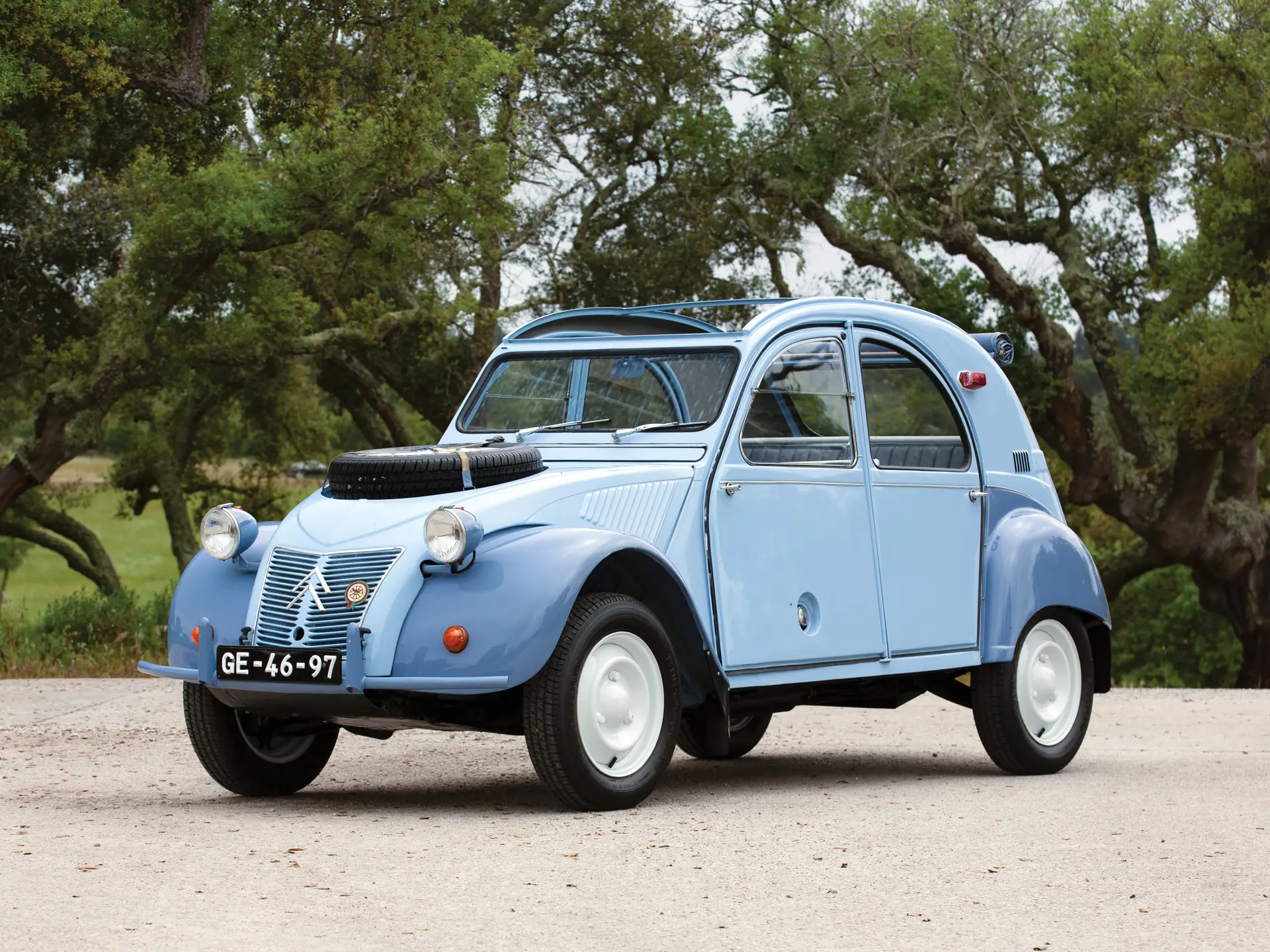 可愛い車　vw?2cv? 1964 Citroën 2CV 4×4 'Sahara' | The Sáragga Collection | RM