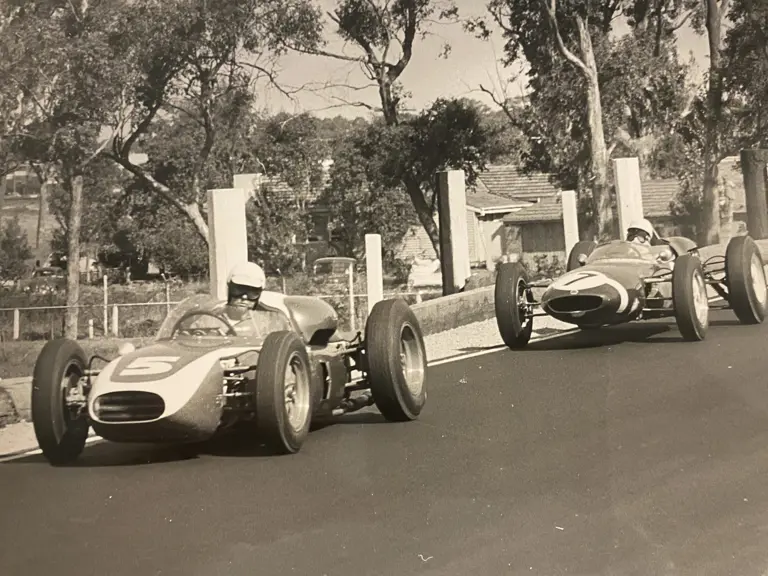 Chuck Daigh, in the #5 Scarab, leads the #7 Lotus of Stirling Moss at the 1962 Sandown International Cup, Melbourne, Australia.