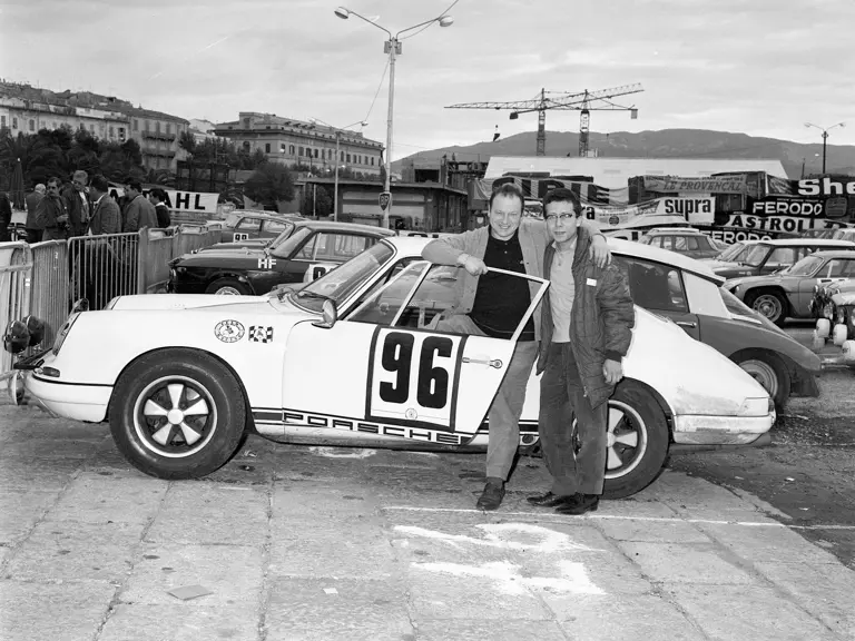 Fernand Schligler poses with co-driver Gérard Couzian and his new 911 R at the 1967 Tour de Corse.