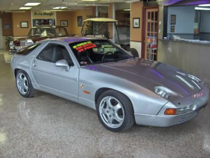 1989 Porsche 928 S4: market value and price history