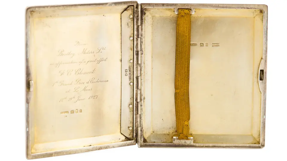 asprey silver cigarette case sterling / card case, slide opens Pat 21914 the hinged case holds business or credit cards securely while maintaining a slim profile Sold at Auction: An Asprey