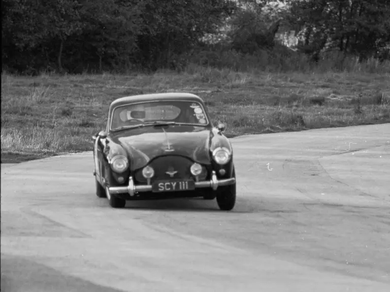 The Mk III is pictured at the AMOC Curborough Sprint event on 25 September 1975.