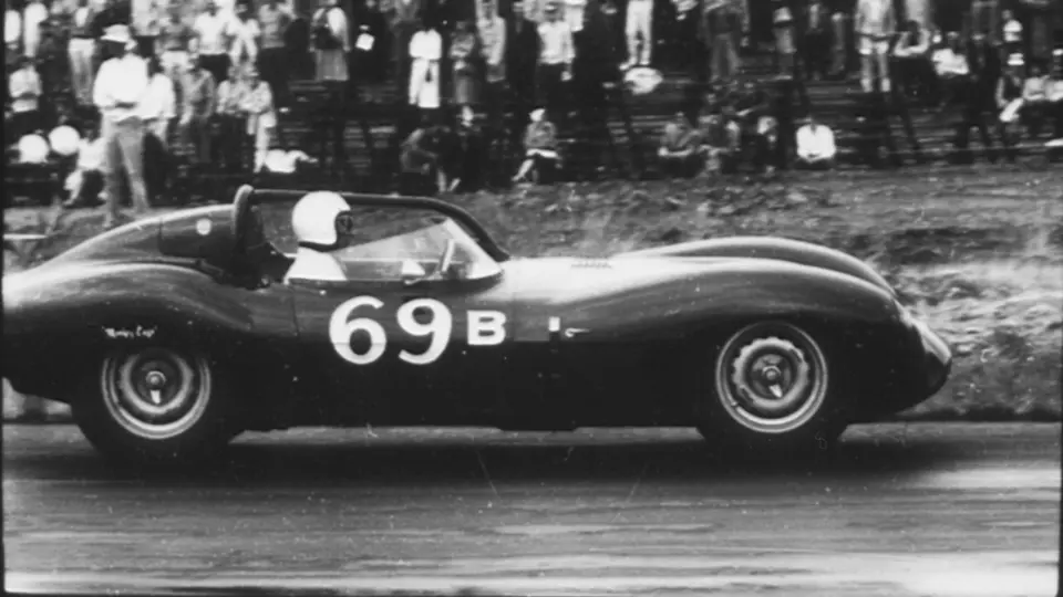 Starr Calvert racing our D-Type at the Rose Cup Races in Oregon on June 11, 1961. Sitting on the front row of the starting grid, XKD 558 was competing against Stan Burnett’s Chevrolet Special and Jerry Grant’s Ferrari 250 Testa Rossa (0704 TR).