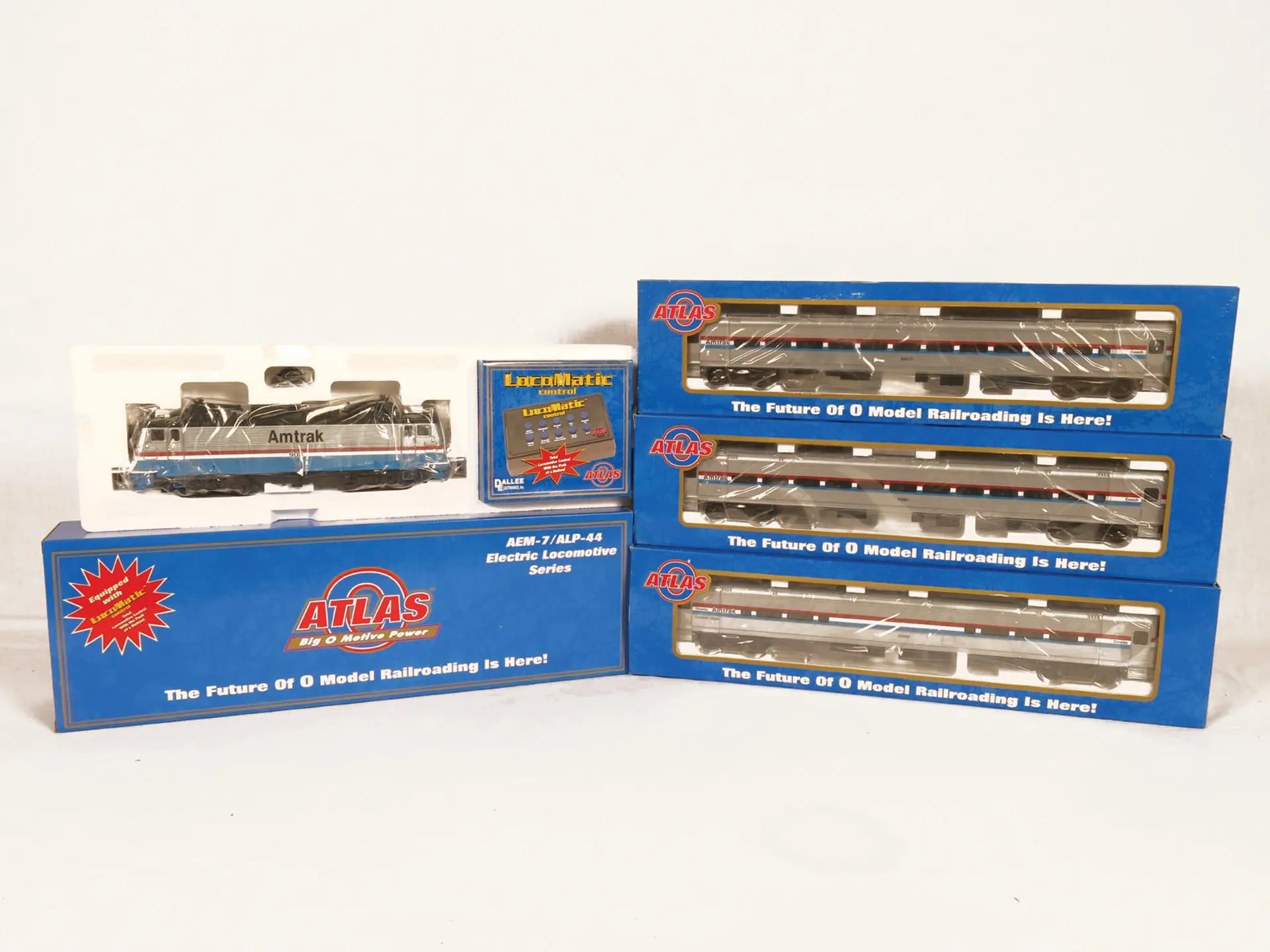 Atlas O Gauge Amtrak with Set of Three Horizon Passenger