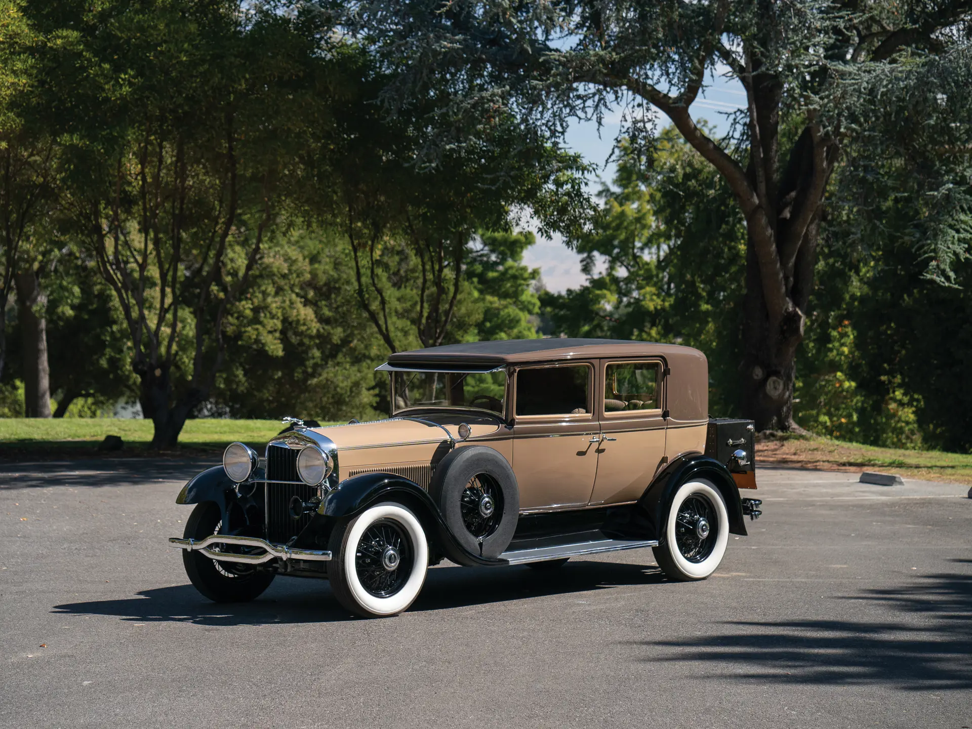 1930 Lincoln Model L Town Sedan | Hershey 2018 | RM Sotheby's