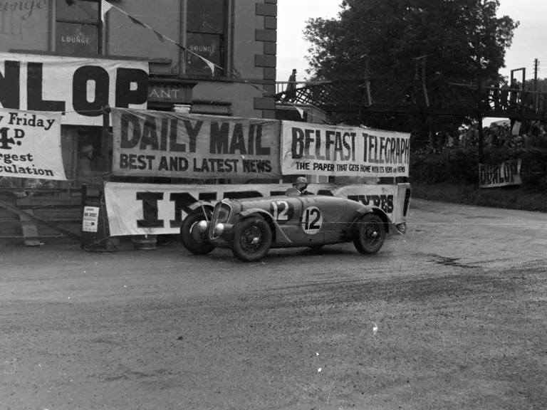 Tommy Clarke piloting the Delahaye at the 1936 RAC Tourist Trophy.