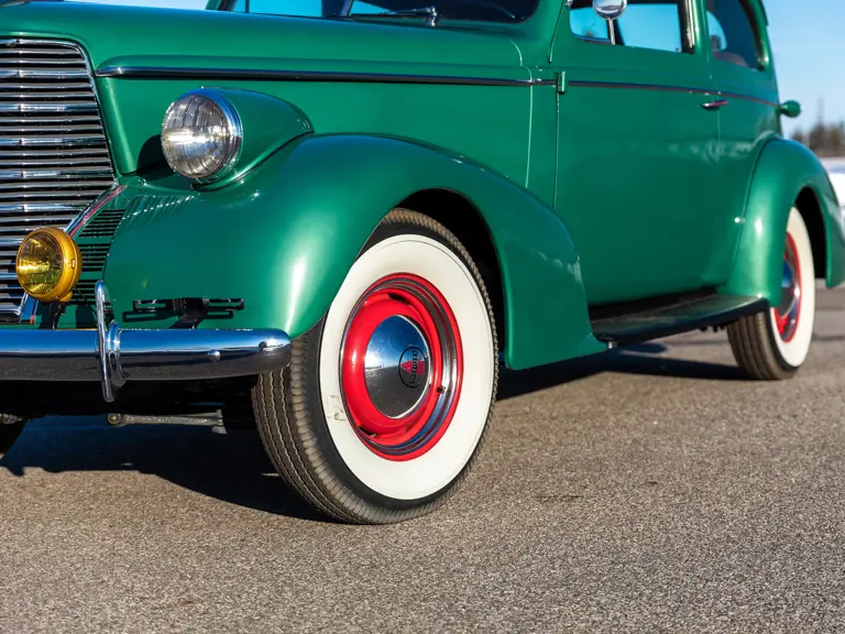 1938 Oldsmobile | Photo: Teddy Pieper | @vconceptsllc