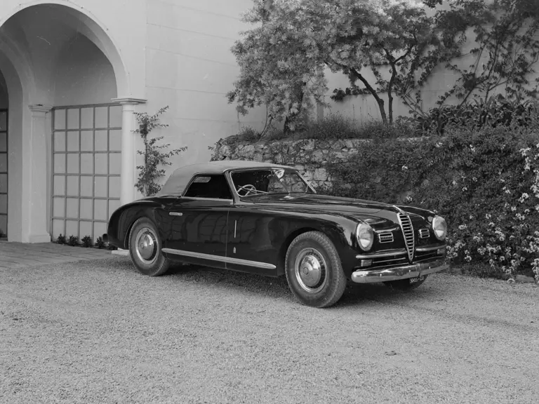 The Alfa Romeo is photographed outside Prince Aly Khan’s Château de L’Horizon villa, captured shortly after taking delivery of the car in October 1950.