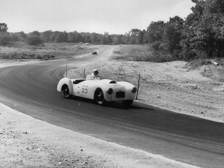 Chassis 85414 wins the SCCA National Thompson at Thompson Raceway in August 1952. E.J. Tobin finished 13 seconds ahead of 2nd-placed John Gordon Bennett, who drove an MG TD Supercharged Special.