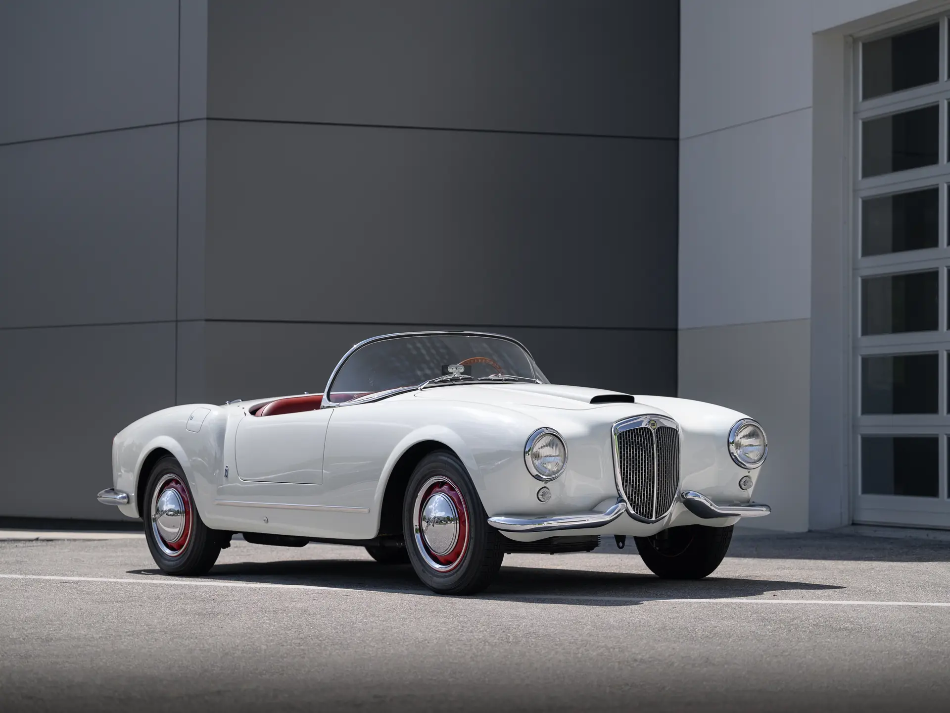 Burago 1:18 Scale 1955 Lancia Aurelia B24 Spider | Diamond