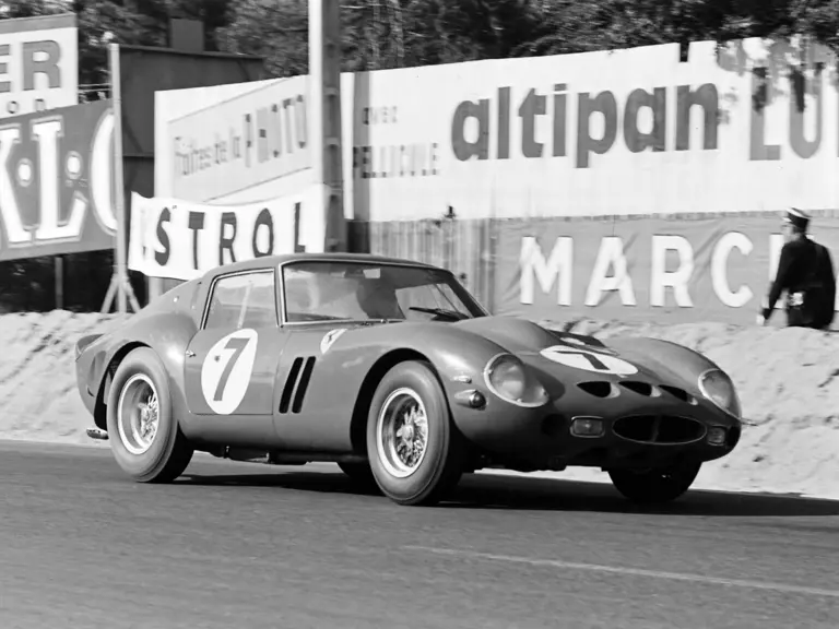 CIRCUIT DE LA SARTHE, FRANCE - JUNE 24: Mike Parkes / Lorenzo Bandini, SpA Ferrari SEFAC, Ferrari 330 LM/GTO during the 24 Hours of Le Mans at Circuit de la Sarthe on June 24, 1962 in Circuit de la Sarthe, France. (Photo by David Phipps / Sutton Images)