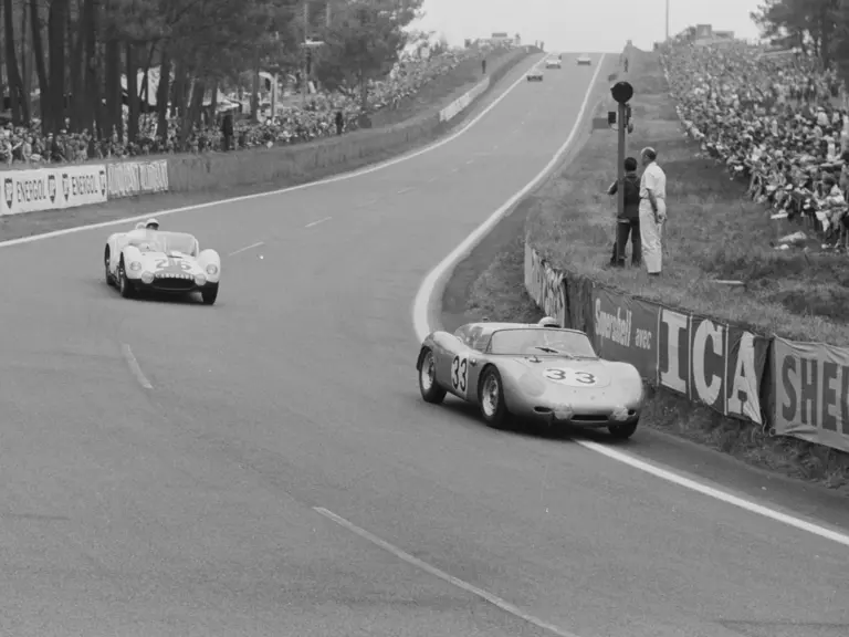 Chassis no. 718-044 as seen at the 1960 24 Hours of Le Mans.