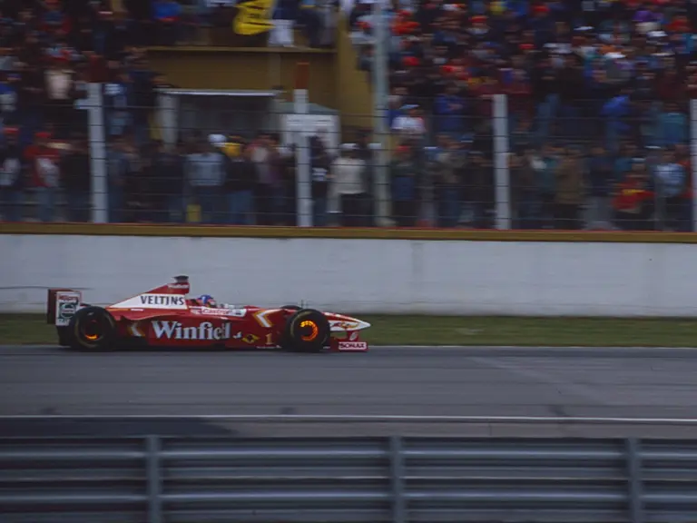 Villeneuve hits the brakes in Argentina. Having qualified 7th, FW20-03 would not finish the race in Buenos Aires after tangling with McLaren rival David Coulthard.