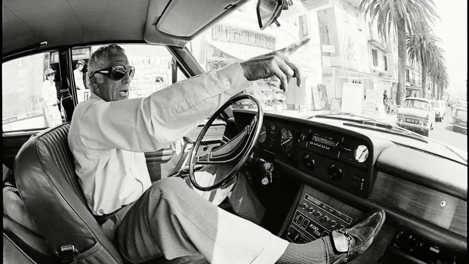 Gianni Agnelli driving in Corsica with his Fiat 130 Familiare in 1975.