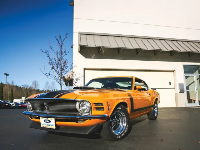 その他 1970 BOSS 302 MUSTANG (HIGHWAY 61) Highway 61 1:18 1970 Ford Mustang BOSS 302 Fastback (Orange