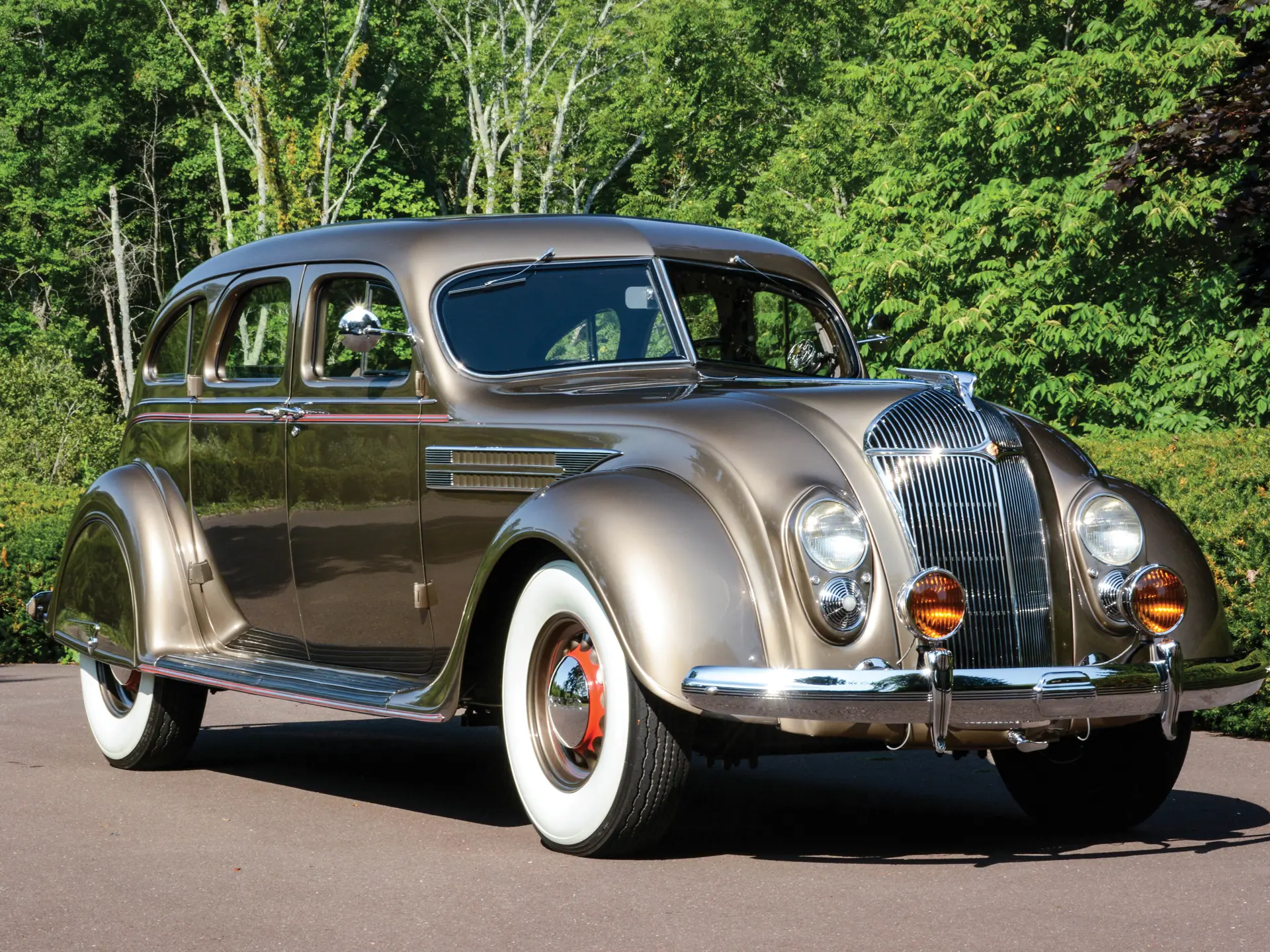 1/18 1936 CHRYSLER AIRFLOW, IN BLACK , BY SIGNATURE, NO BOX