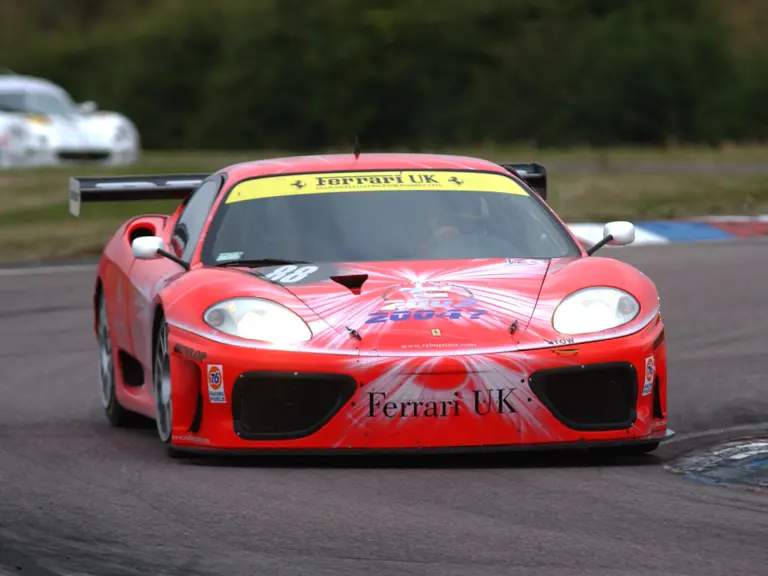 011 M as seen during the ninth round of the 2003 British GT Championship at Thruxton, where it placed second overall and second in class.