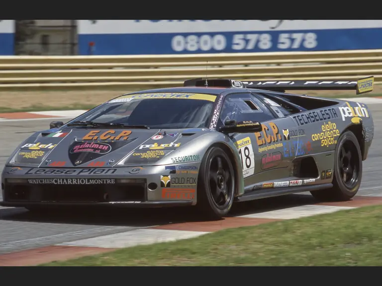 Chassis 12478 racing at Kyalami in the GTR Supertrophy on 25/26 November 2000.