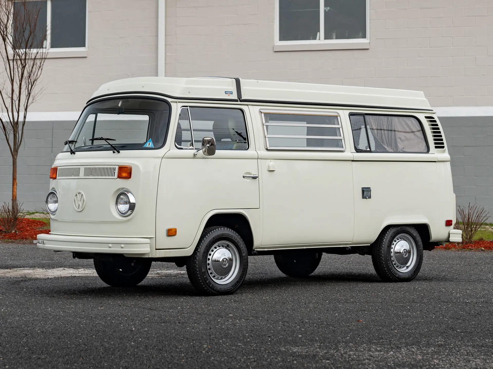 1975 Volkswagen Type 2 Westfalia Campmobile 70 | Arizona 2023 | RM Sotheby's