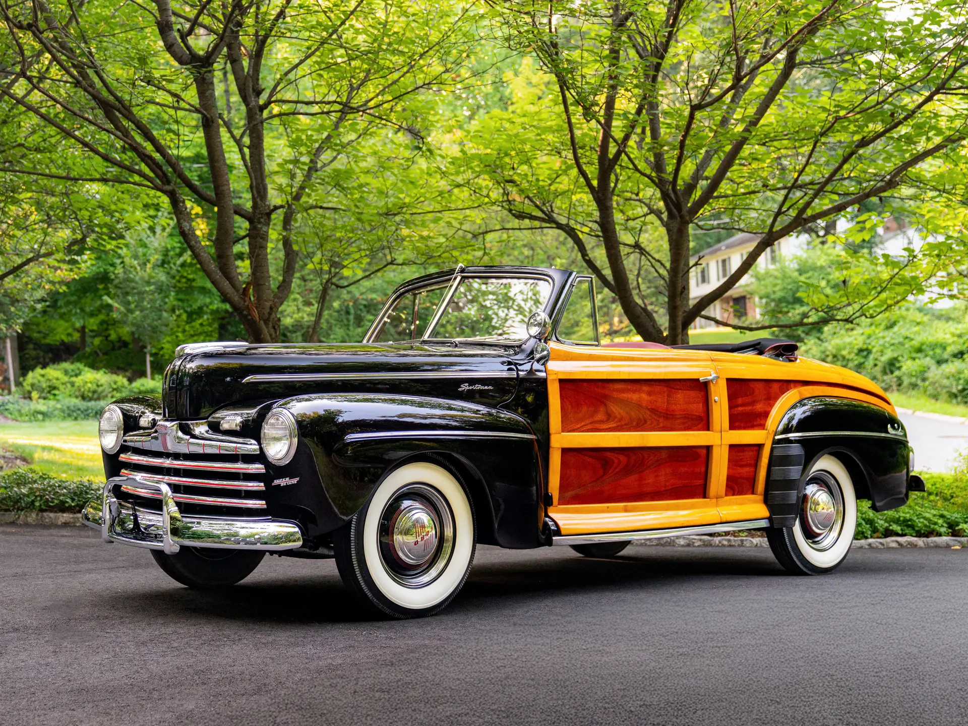 1947 Ford Super DeLuxe Sportsman Convertible | Miami 2025 | RM