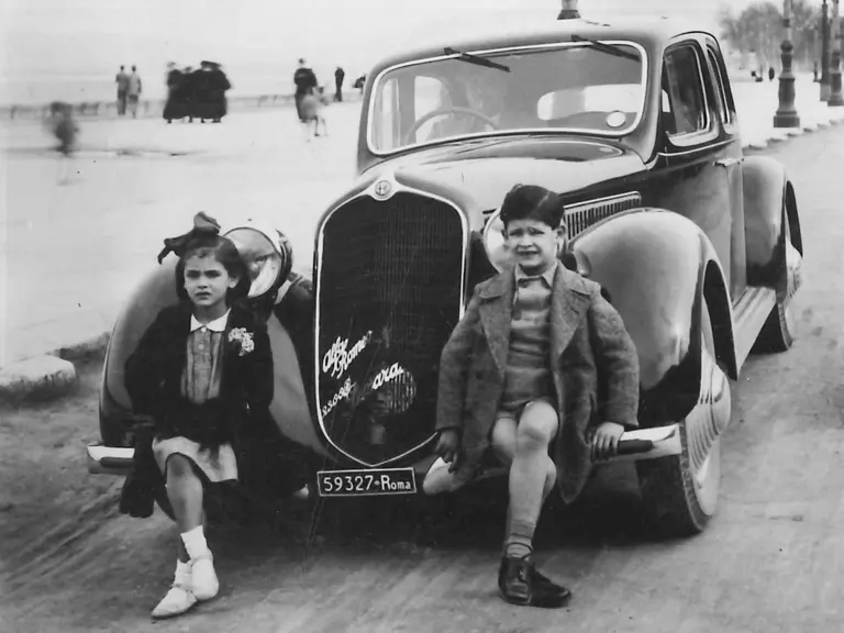 The De Cordova family with their 6C 2300 Pescara when new.