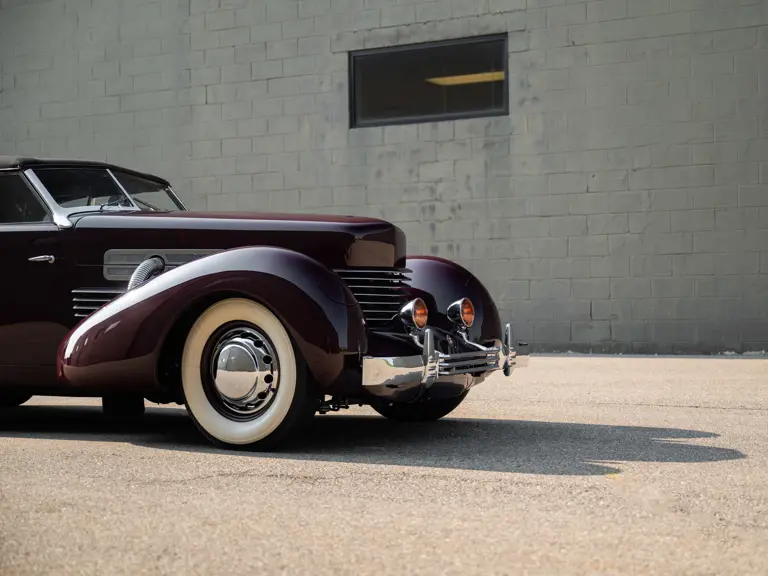 春先取りの Phaeton Supercharged 812 Cord 1937 | Sotheby's RM | 2024 Hershey フランクリン・ミント