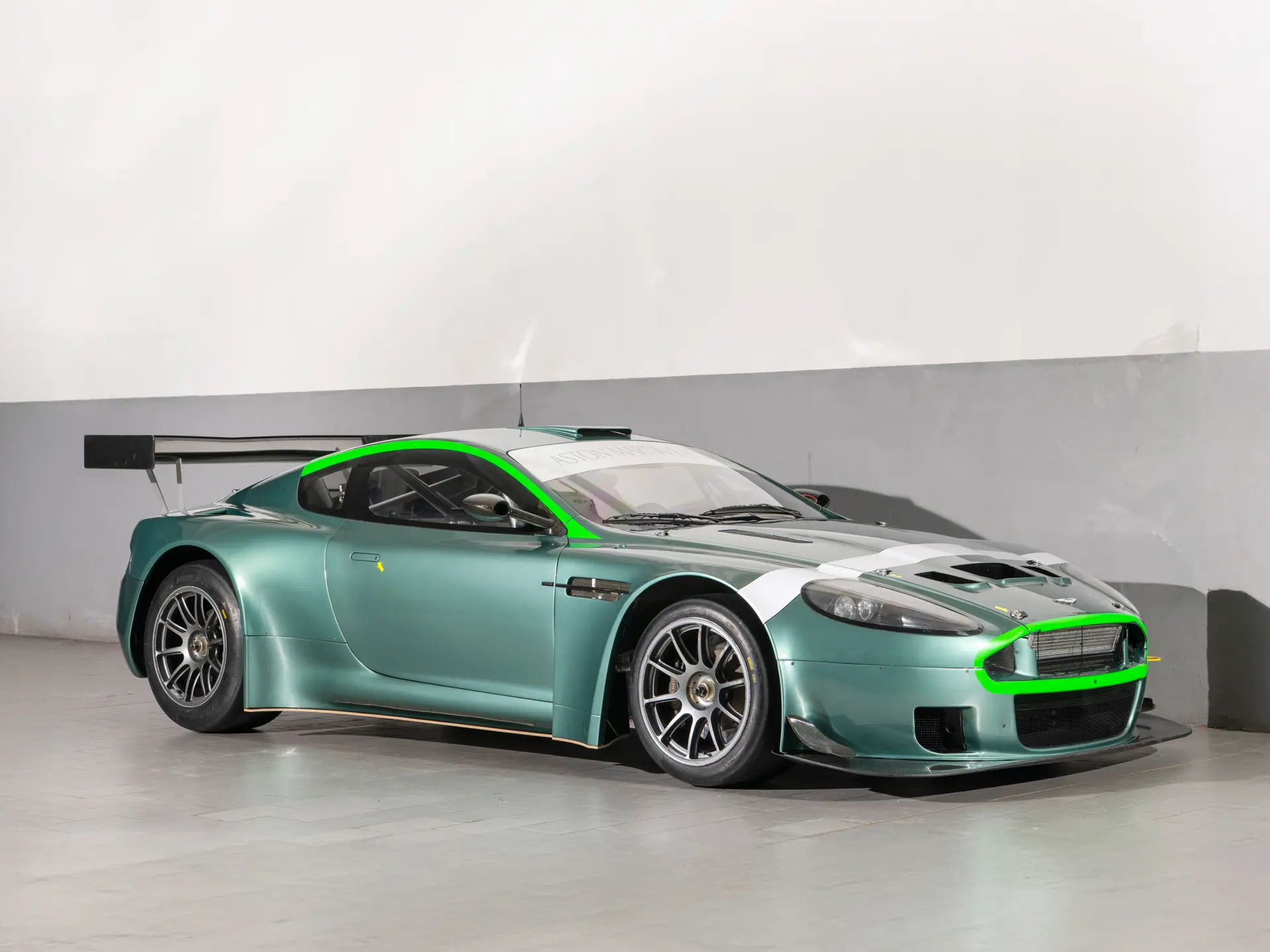 自動車 1/24 MFH Aston Martin DBR9 2007 1:24 Aston Martin DBR9 2007