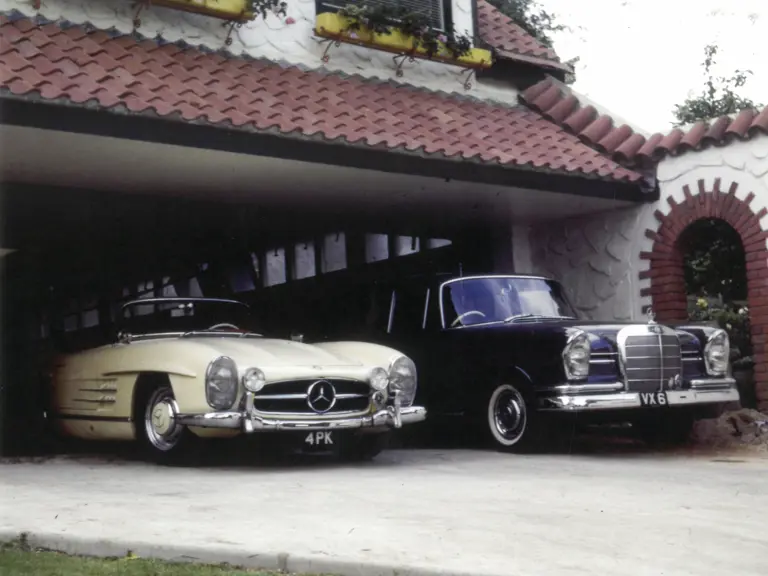 Parked alongside the Cushway family 600 SWB.