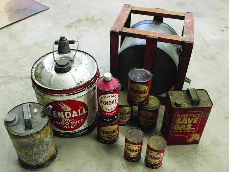 Kendall Oil Rack A grouping of mostly Kendall motor oil cans | Auburn Fall 2017 | RM ...