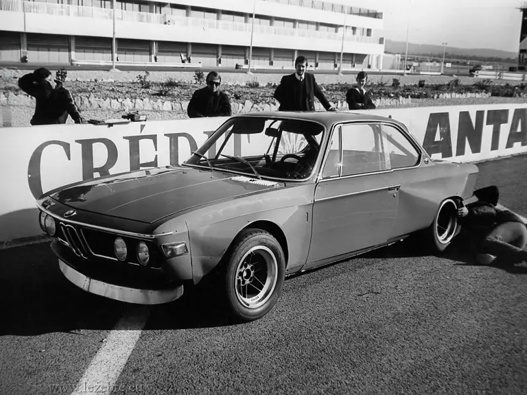 The 3.0 CSL is checked over during winter testing at Paul Ricard in 1971.