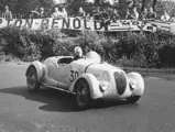 Chassis 823855 masters the Montlhéry circuit en route to victory in the 24-hour Bol d’Or race in 1938.