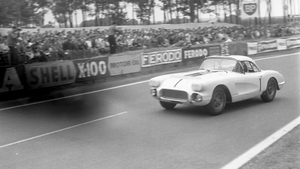 Chassis 3535 at the 1960 24 Hours of Le Mans.