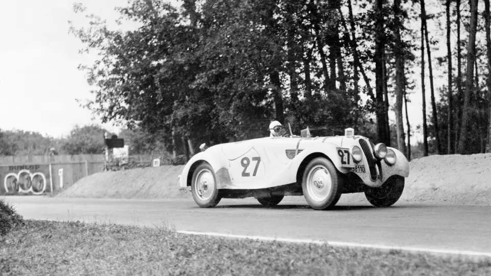 85335 being driven during the 24 Hours of Le Mans race, 1939.