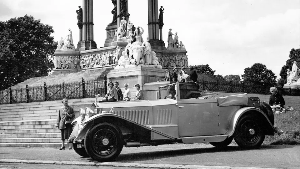 42GX posing in front of the Albert Memorial in Kensington Gardens, 1953.