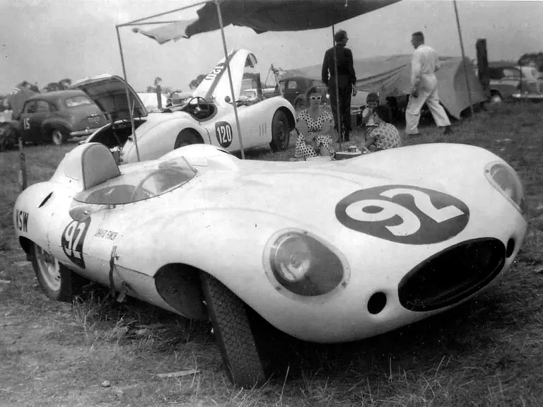 XKD 520 as seen at Phillip Island on December 26, 1958 in the ownership of David Finch.
