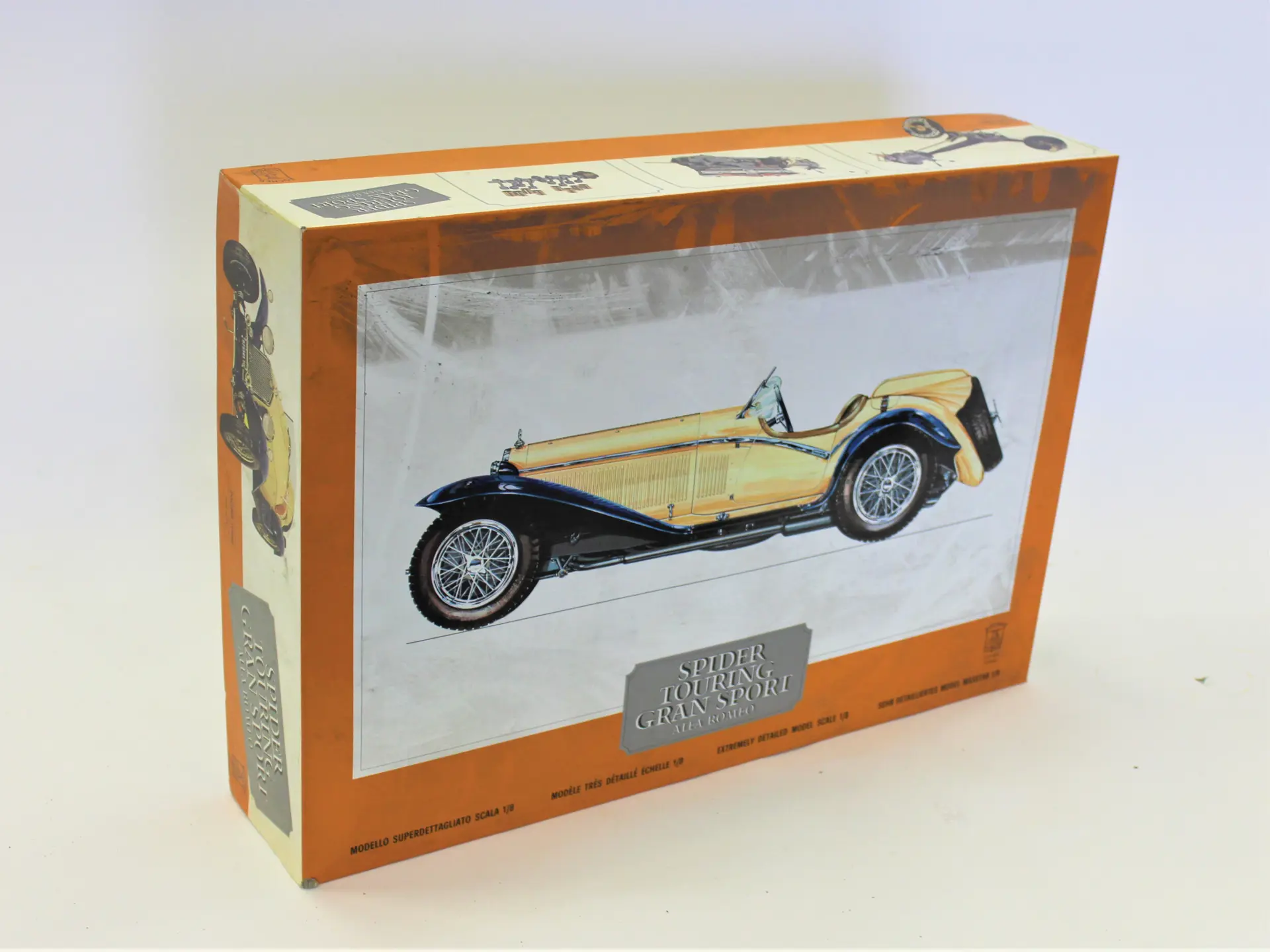 Alfa Romeo Gran Sport Touring Spider, 1:8 Scale Model by Pocher
