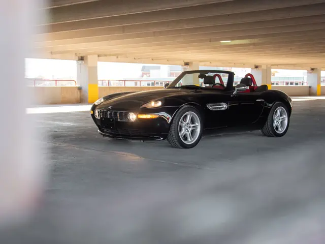 マイスト　BMW Z8 Maisto BMW Z8 Roadster Convertible Metallic Blue Die cast 1