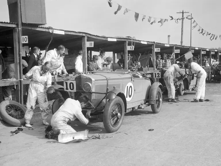 ’GO51’ makes a pit stop during the 1931 Brooklands Double Twelve. Brian Lewis and Johnny Hindmarsh drove ‘GO51’ to a 2nd-in-class finish.