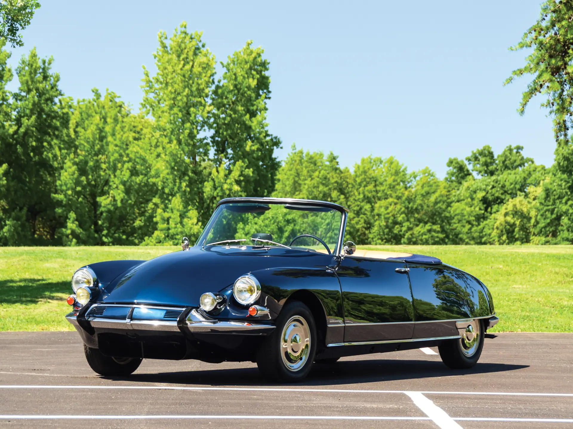 1963 Citroën DS 19 Décapotable by Chapron | Monterey 2019 | RM Sotheby's
