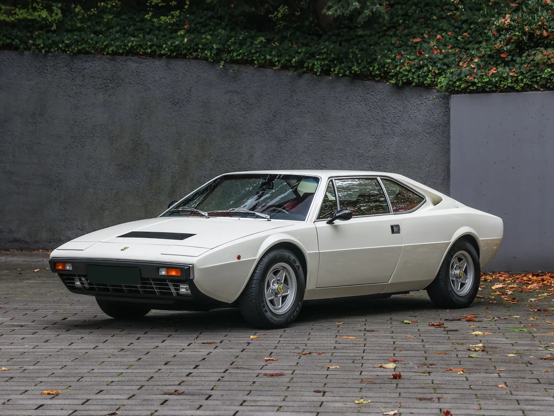 Kyosho 1:43 Ferrari Dino 246 GT red / beige 05081RS model car 05081RS  4548565088812