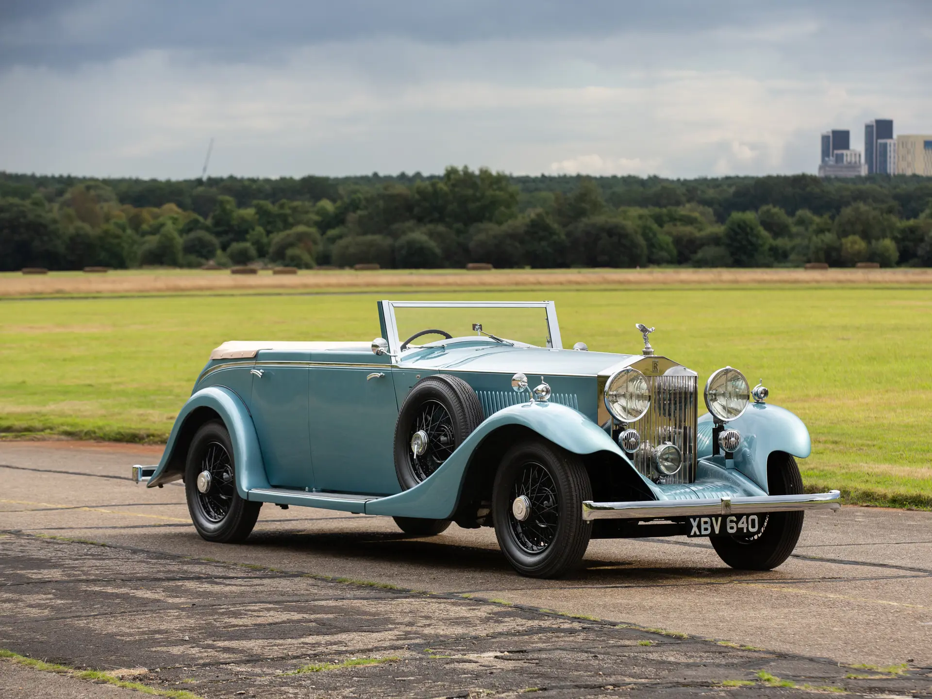 洋書 Rolls-Royce The Derby Phantoms Rolls-Royce: The Derby Phantoms by Lawrence Dalton