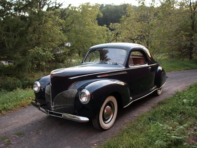 1940 Lincoln-Zephyr Coupe | Hershey 2019 | RM Sotheby's