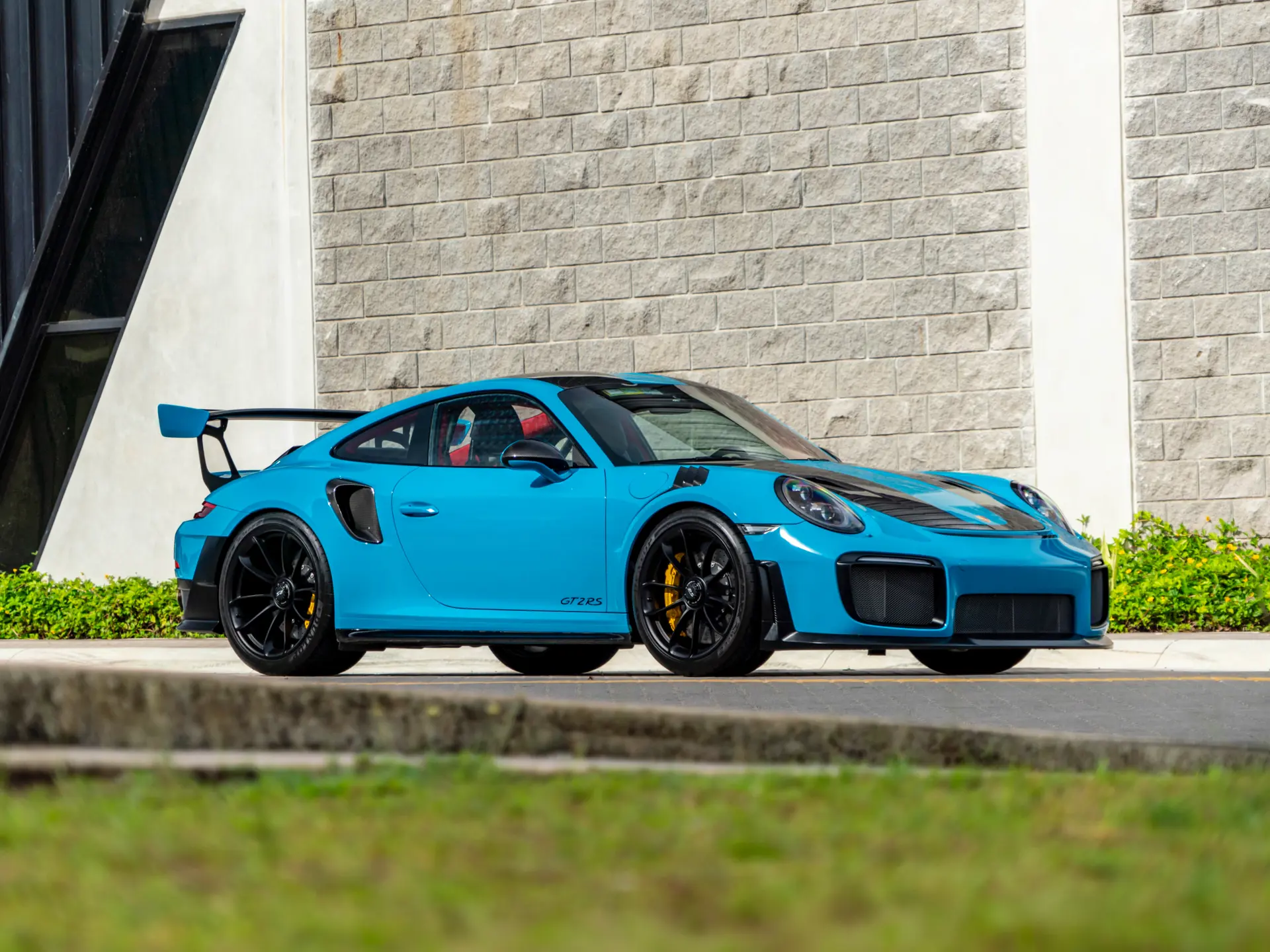 未開封 ポルシェ 911 GT2 RS Weissach Package GT 2019 Porsche 911 GT2 RS 'Weissach' | Sealed June | RM Sotheby's