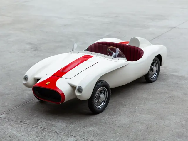 ◆感謝価格◆MACCINA ROSSA Ferrari◆マッキナロッサ置き物◆ Ferrarina 180 Testa Rossa Child's Car | The Monterey Auction 2026