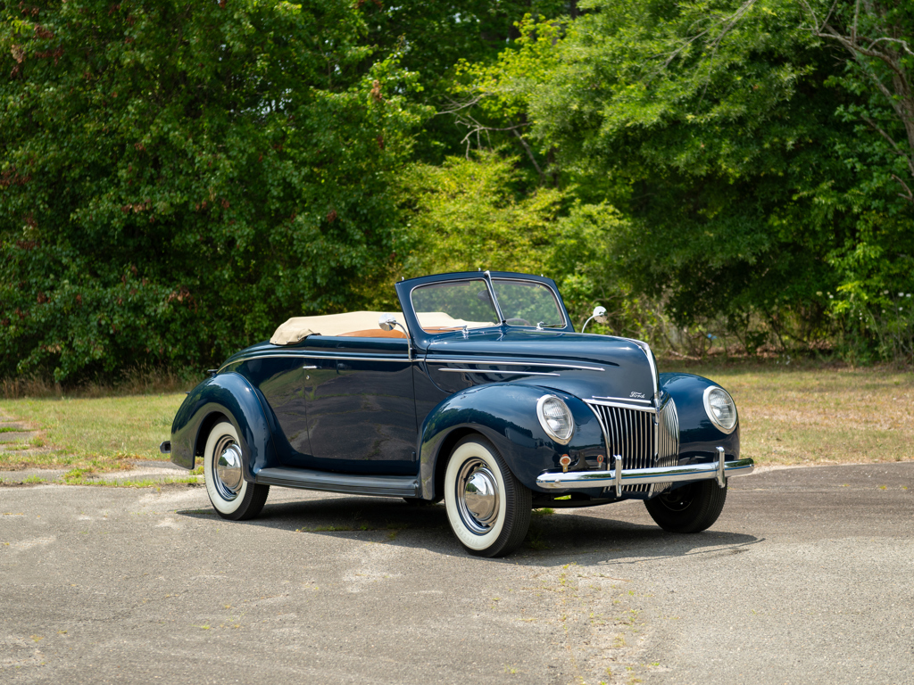 1939 Ford DeLuxe Convertible Co...