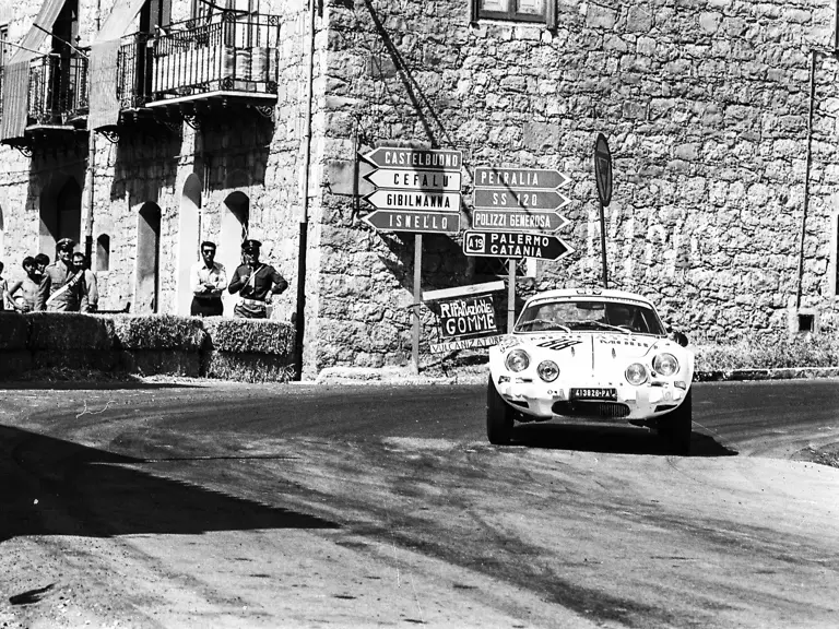 Dubino and Vesco at speed during the 1975 Targa Florio.